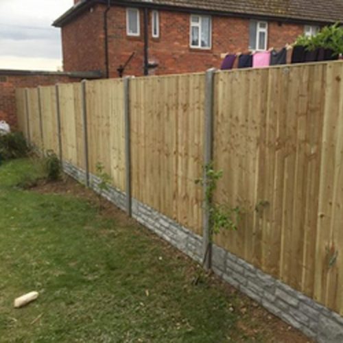 Featherboard fencing on concrete base