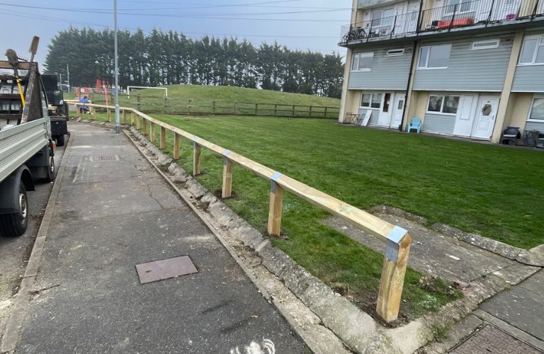 Timber Knee Rail 768x500